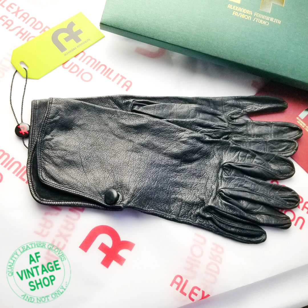 SPECIFICALLY THIS PAIR OF MID-LENGTH VINTAGE ITALIAN BLACK LEATHER GLOVES